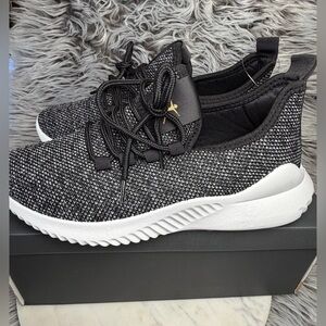 NWB Danskin Athletic Shoes Women’s Size 8